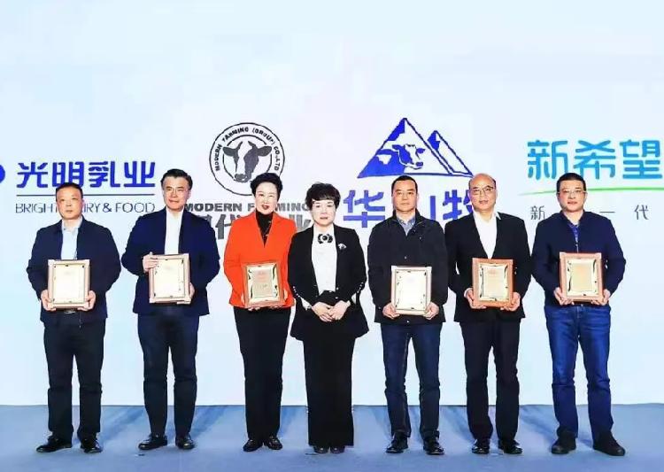 重慶日報：捷報，天友乳業(yè)榮獲2021年國家優(yōu)質(zhì)乳工程雙項大獎！